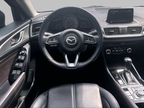 Used 2018 MAZDA MAZDA3 Touring FWD image 5