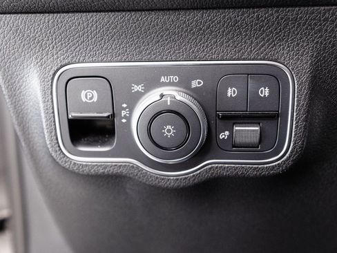 Certified 2023 Mercedes-Benz GLB 250 4MATIC image 9