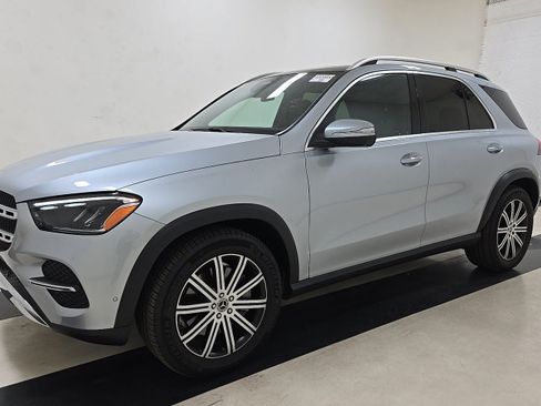 Used 2025 Mercedes-Benz GLE 450 4MATIC w/ Winter Package image 2