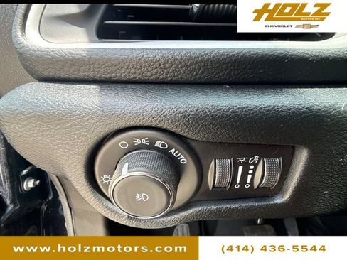Used 2024 Chrysler Pacifica Touring-L w/ S Appearance Package FWD image 18