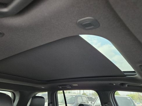 New 2025 Jeep Grand Cherokee Limited image 9