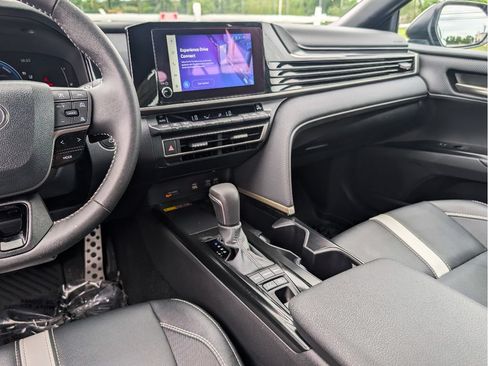 Used 2026 Toyota Camry SE FWD image 24