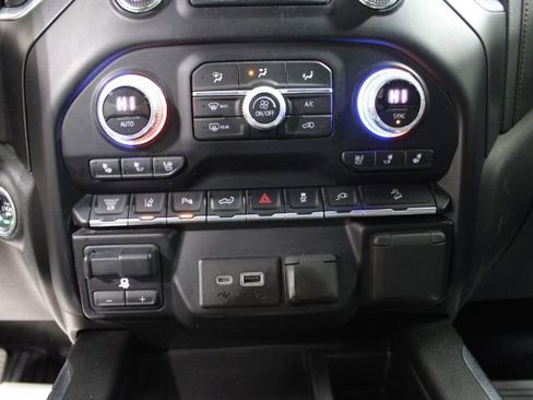 Used 2020 GMC Sierra 2500 AT4 w/ AT4 Premium Package image 26