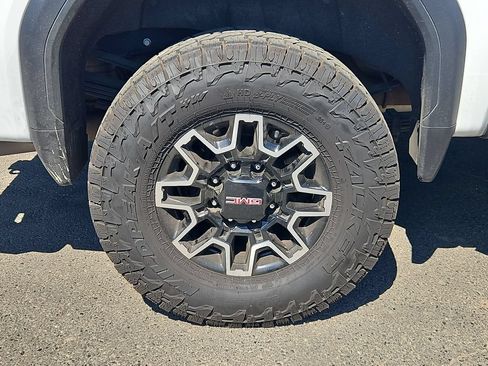 Used 2023 GMC Sierra 3500 SLT w/ SLT Premium Package AWD/4WD image 9