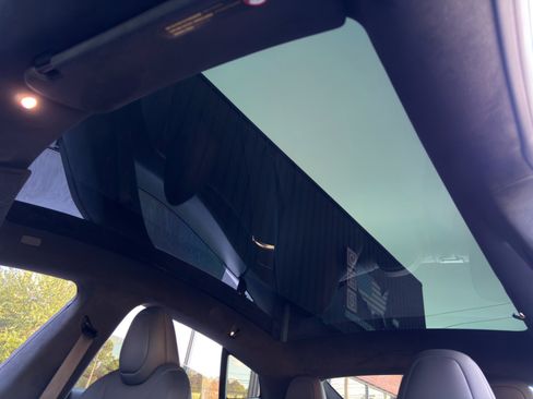 Used 2021 Tesla Model S Plaid image 12