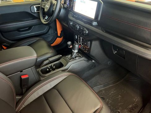 New 2025 Jeep Wrangler Unlimited Rubicon AWD/4WD image 12