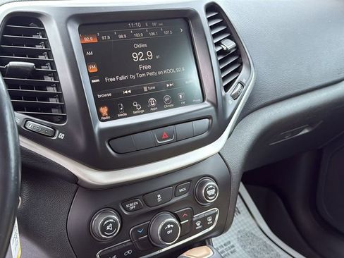 Used 2015 Jeep Cherokee Latitude AWD/4WD image 23