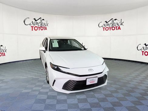 Used 2025 Toyota Camry LE FWD image 4