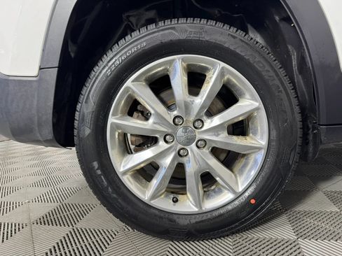 Used 2015 Jeep Cherokee Limited w/ Luxury Group AWD/4WD image 43