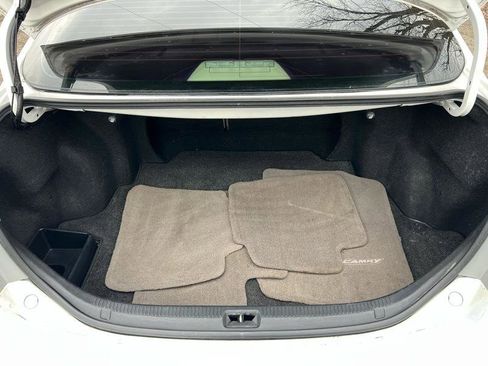 Used 2011 Toyota Camry LE image 19