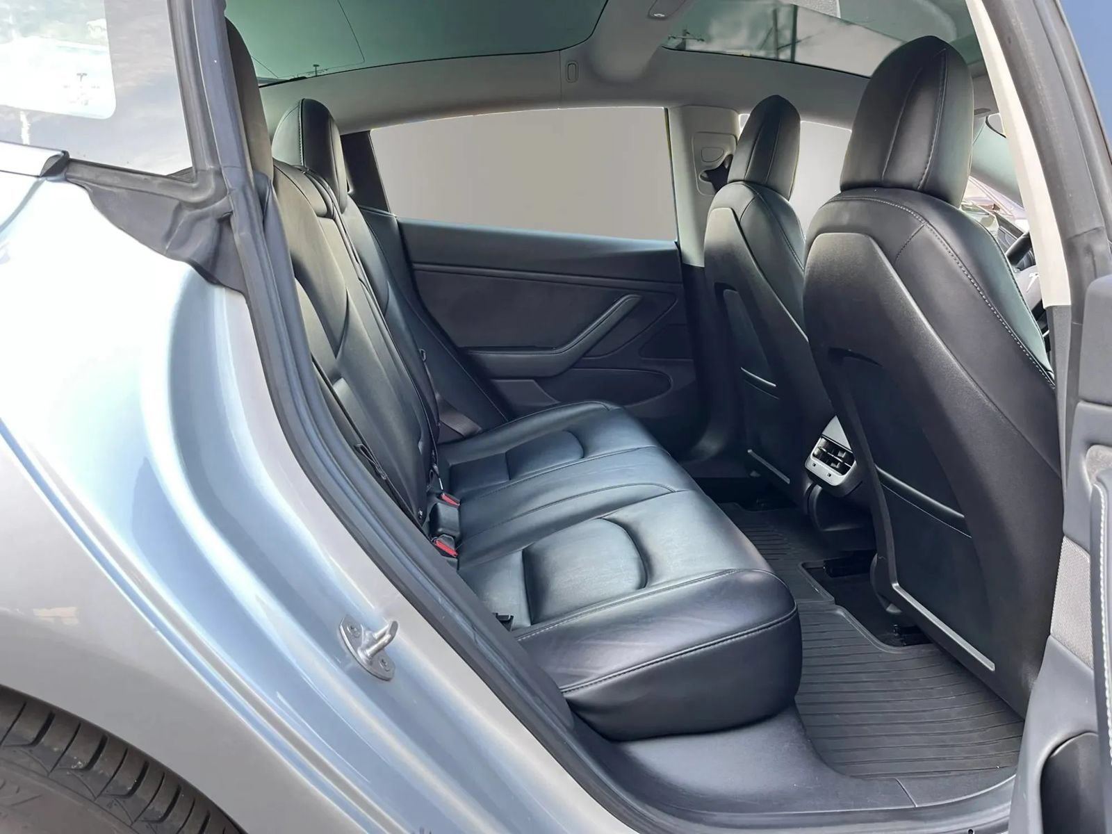 Used 2018 Tesla Model 3 Long Range RWD image 21