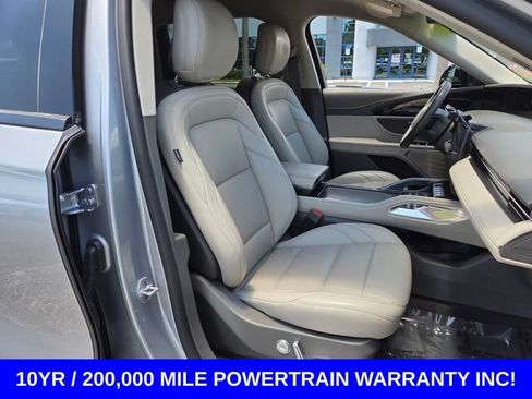 Used 2025 Lincoln Nautilus Premier AWD/4WD image 17