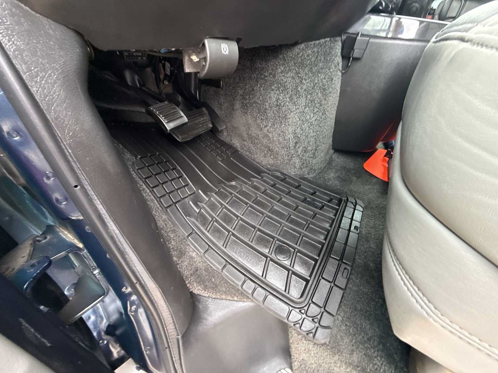 Used 2015 Chevrolet Express 2500 RWD image 33