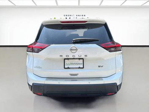 Used 2024 Nissan Rogue SV w/ SV Premium Package FWD image 5