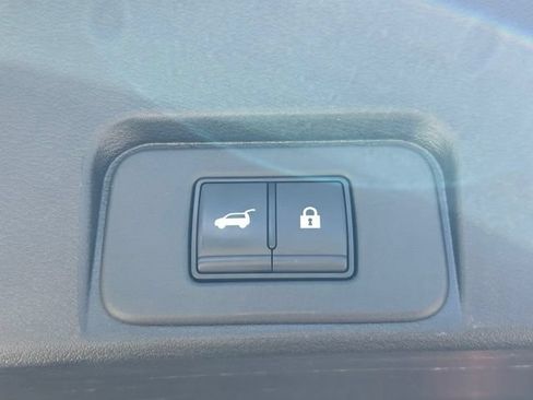 Used 2025 Nissan Rogue SV AWD/4WD image 19