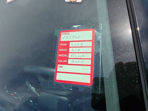 Certified 2025 Kia Seltos EX w/ EX Sunroof Package FWD image 8
