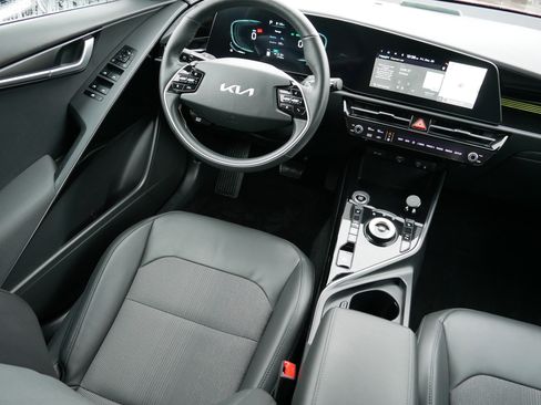 Certified 2023 Kia Niro EX w/ EX Cold Weather Package image 9