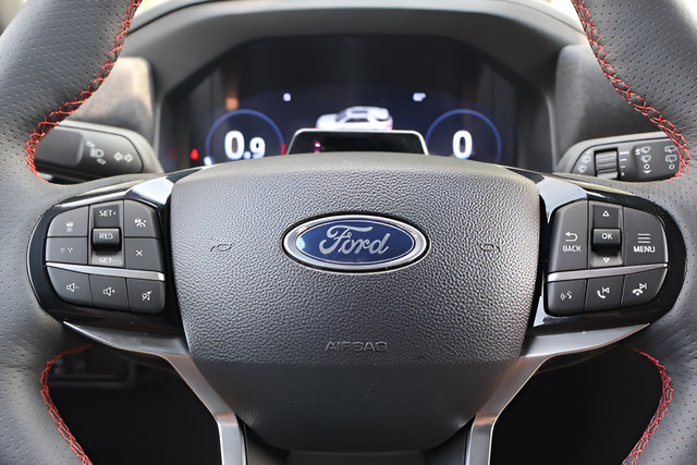 Used 2025 Ford Explorer ST-Line w/ ST-Line Street Pack AWD/4WD image 18