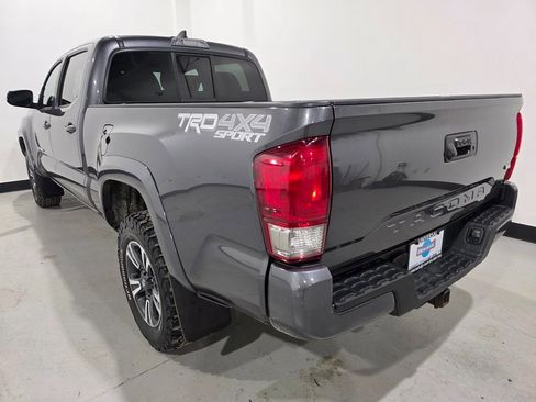 Used 2016 Toyota Tacoma TRD Sport image 37