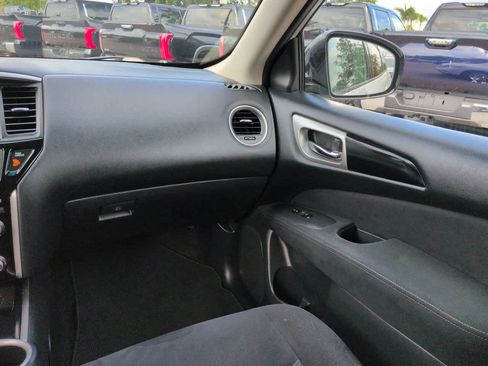 Used 2016 Nissan Pathfinder SV FWD image 17