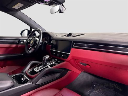 Used 2022 Porsche Cayenne GTS AWD/4WD image 37