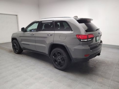 Used 2019 Jeep Grand Cherokee Laredo AWD/4WD image 3