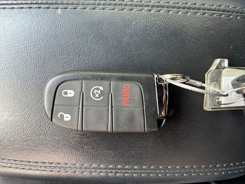 Used 2025 Jeep Compass Limited AWD/4WD image 21