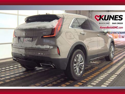 Used 2025 Cadillac XT4 Premium Luxury image 5
