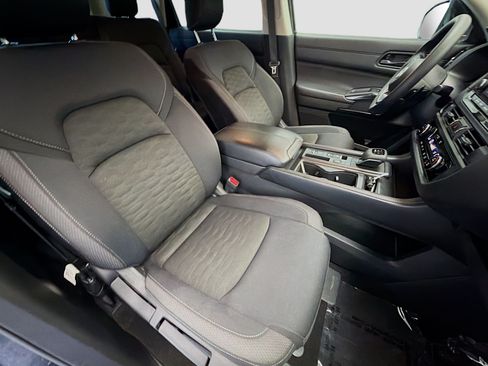 Used 2025 Nissan Pathfinder S FWD image 15