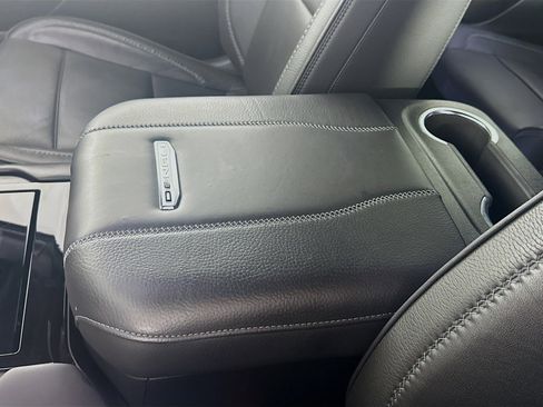 Used 2025 GMC Yukon Denali RWD image 18