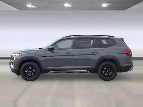 New 2026 Volkswagen Atlas Peak Edition image 2
