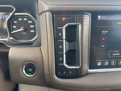 Used 2021 GMC Yukon Denali w/ Denali Premium Package image 8