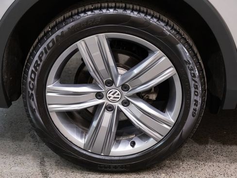 Used 2020 Volkswagen Tiguan SEL AWD/4WD image 9