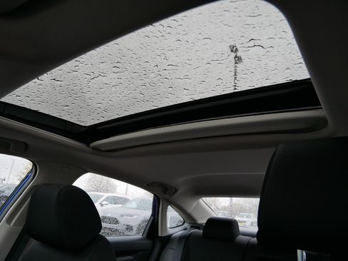 Certified 2022 Honda Civic EX image 33