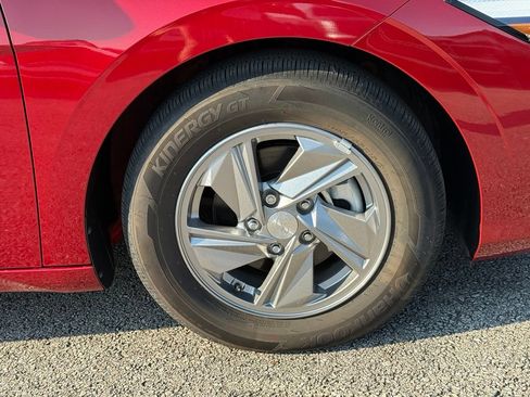 Certified 2025 Hyundai Elantra SE FWD image 36