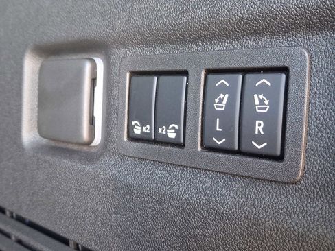 Certified 2024 GMC Yukon XL Denali Ultimate image 37