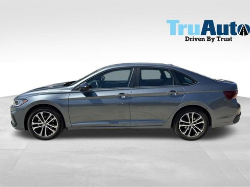 Used 2025 Volkswagen Jetta Sport FWD image 4