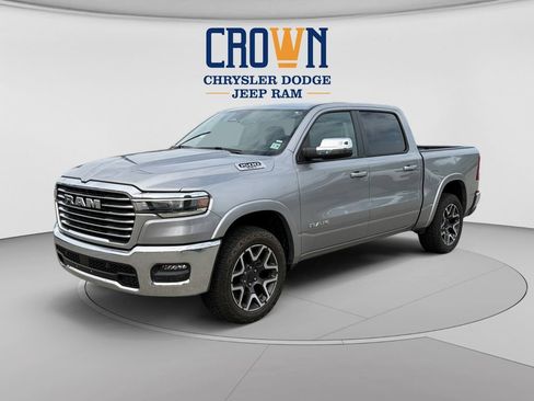 Used 2025 RAM 1500 Laramie AWD/4WD image 7