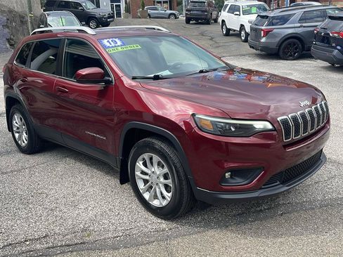 Used 2019 Jeep Cherokee Latitude w/ Cold Weather Group AWD/4WD image 3