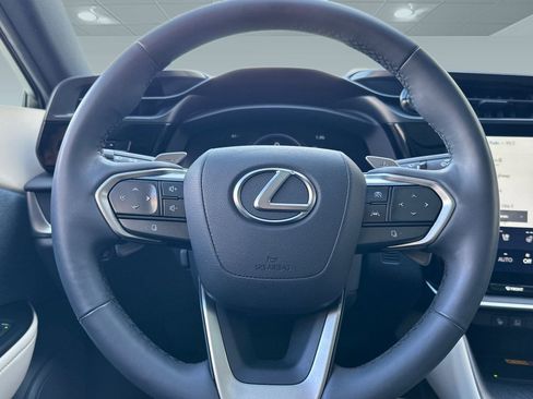 Used 2023 Lexus RZ 450e Premium image 17