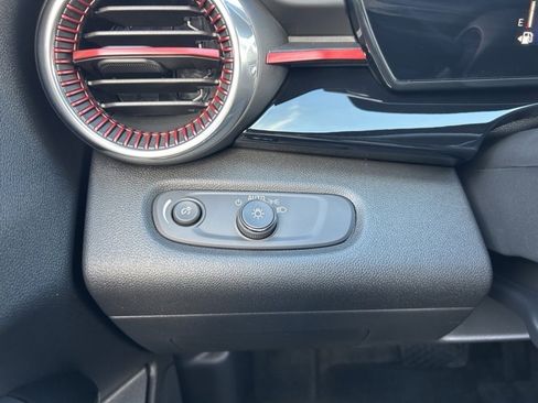 Certified 2026 Chevrolet Trax RS w/ Sunroof Package image 42