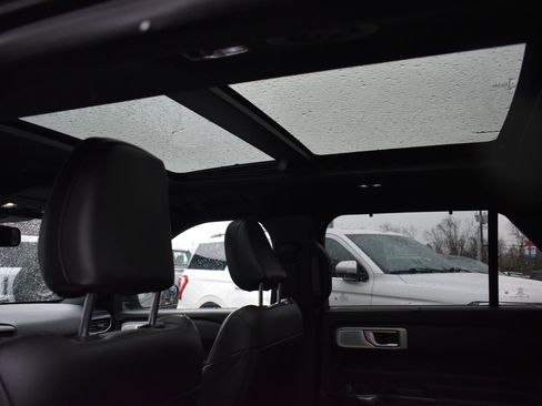 Used 2021 Ford Explorer ST w/ Equipment Group 401A image 18