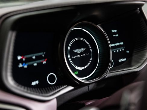 Used 2019 Aston Martin DB11 Coupe image 24