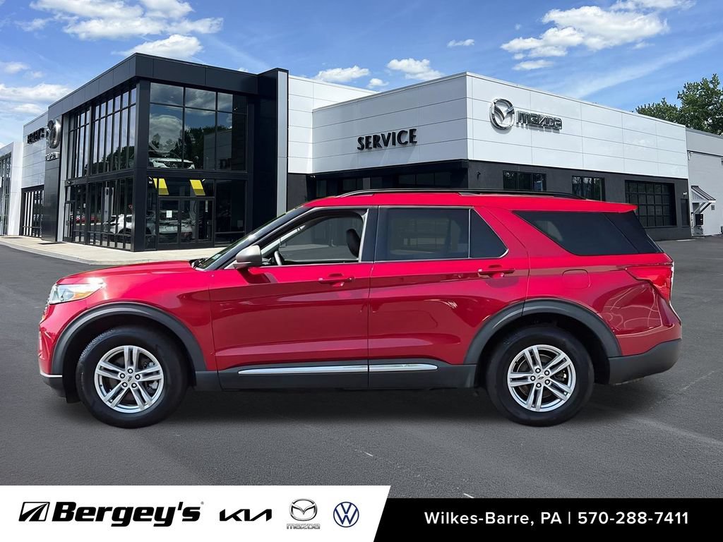 Used 2021 Ford Explorer XLT w/ Equipment Group 202A AWD/4WD image 9