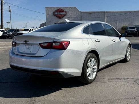 Used 2017 Chevrolet Malibu LT FWD image 3