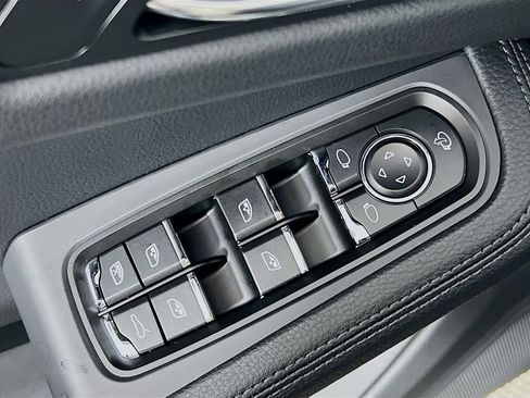 New 2026 Porsche Macan image 20