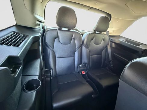 Used 2018 Volvo XC90 T6 Momentum w/ Momentum Plus Package AWD/4WD image 20