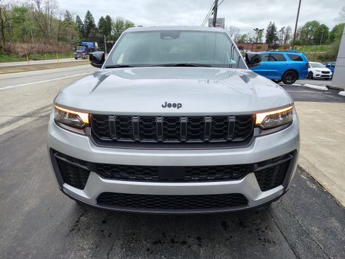 New 2026 Jeep Grand Cherokee L 4WD image 3