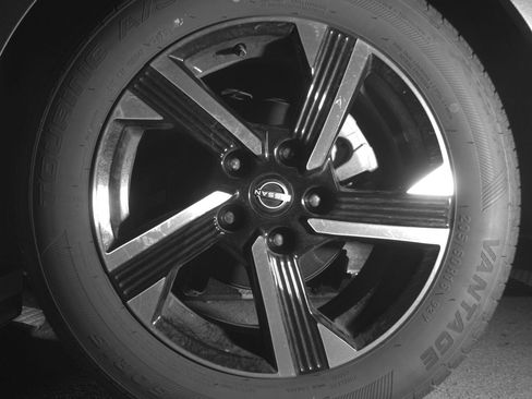 Used 2025 Nissan Sentra SV FWD image 14