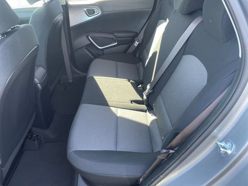Used 2025 Kia Soul LX w/ LX Technology Package FWD image 29